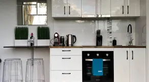 Tiny House in Belconnen 1BR Self Contained Complete Home Filtration as seen on The Block Phillip Island Wine - Image 5
