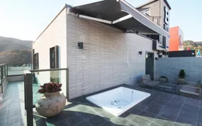 Brown-Dot Hotel Choeup - Image 3