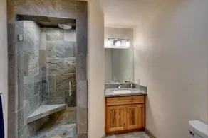 Tall Pine Chalet 3 Bedroom Home - Image 5