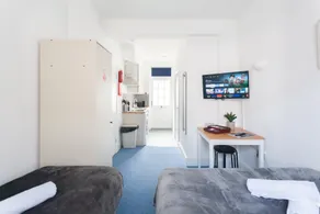 London Central Suits - Comfortable Rooms - Image 2