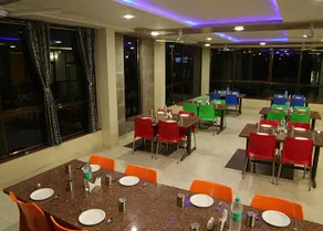 Monark Inn - Image 3