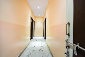 OYO Flagship 62492 Hotel Royal Residency - Image 4