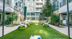 RiverWalk PentHouse Oasis w/Free Parking Gym Pool - Image 4