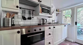 Cosy Weavers Cottage - Heart of Frome - Image 3