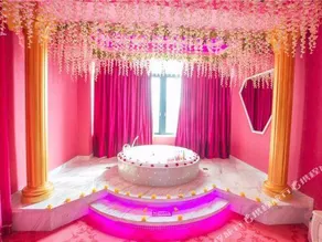 Romantic Theme Hotel Guangzhou - Image 3