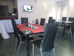 D'Luxx Villa and Suites - Image 2