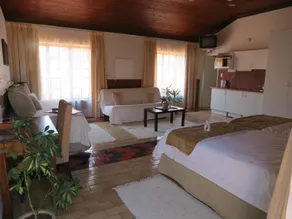 Touraco Guesthouse - Image 2