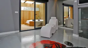 Motel Latino - Image 2