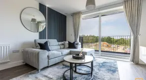 Cosy 1 bed near peaceful canal By Valore Property Services - Image 2