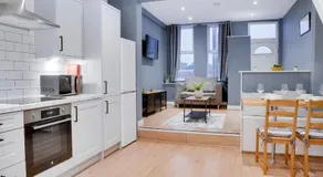 Birkenhead - 2 bedroom house - Image 5