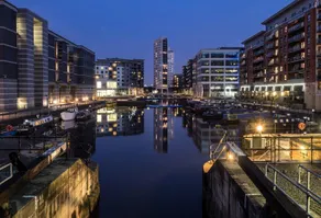 Sleek Manhattan Style Apartment in Central Leeds - Image 5