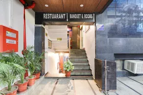 Super Townhouse Hotel Vaishnavi Inn - Image 3