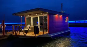 Cozy Floating house with sauna - Image 4
