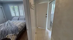 Guest ensuite room with private entrance - Image 2
