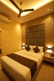 HOTEL BOSTON - Image 2