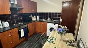 Airrose two bed apartment - Image 3