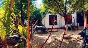 Kmp Garden Retreat & Bar - Image 4