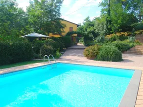 Sunlit home with pool - Image 3