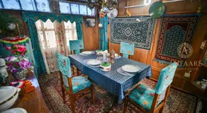 Dolphin houseboat - Image 3