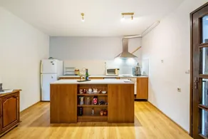 Lovely 5-bed Authentic House in the Arbanasi - Image 5