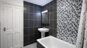 Midnight Horizon - shared bathroom - Image 2