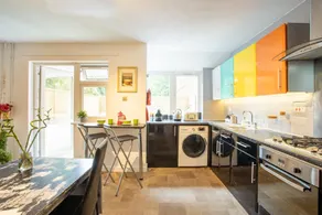 Tower Bridge Rainbow Suites - Image 2
