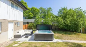 Hot Tub House with BBQ Deck and Workspace - Image 4