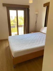 Havuz ve teras olanağı sunan mükemmel bir ev. - Image 5
