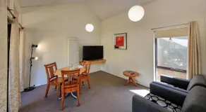 Executive Hideaway - Image 2