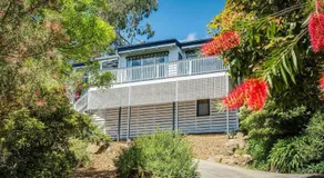 Escape to the Hills- Charming home with city views & close to the to the 1000 steps - Image 4
