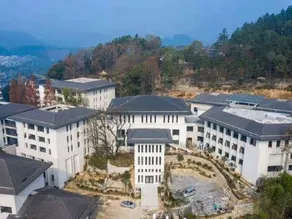 Yichun Hot Spring Worker Sanatorium - Image 4
