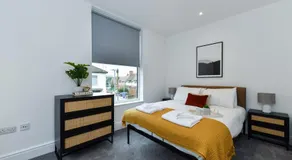 Charming 2Bed Flat - Spacious & Prime Location - Image 3