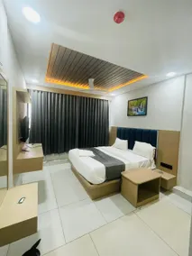 Hotel hills - Image 1