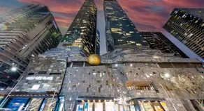 A Chic 2BR Apt with Panoramic Views FREE Parking - Image 5