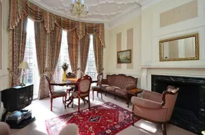 Kensington Court ApartHotel - Image 2