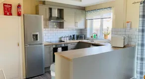 Contractors and families welcome - Image 3