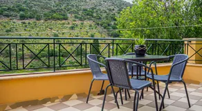 Villa Tzitzifies - Image 4