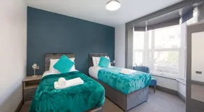 Central Ashford 5 Bedroom Home with en-suites - Image 2