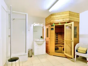 Elegante villa con sauna - Image 3