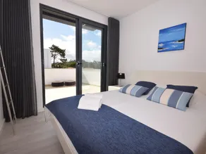 Familienvilla mit Terrasse und Pool - Image 4