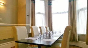 Avis Hotel - Image 4