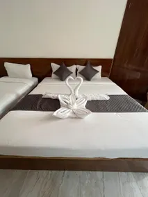 Hotel welcome & restaurant - Image 4