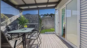 Gina's Retreat - Chic Comfort near Mount Taylor - Image 3