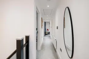 Stunning 5 Bedroom, 3 Bathroom Home in Windsor - Image 3