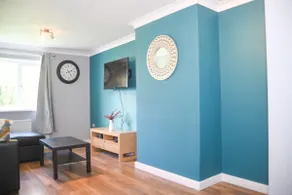 2ndHomeStays- Willenhall-A Serene 3 Bed House with a Garden View-Suitable for Contractors and Families-Sleeps 9 - 7 mins to J10 M6 and 21 mins to Birmingham - Image 5