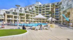 Poolside Paradise Ettalong Beach Resort - Image 3