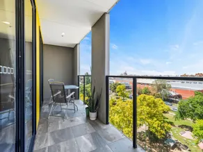 Executive and Spacious Apartment with Balcony - Image 5