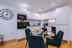 Arden Suite - Discounted Stays! - Image 5