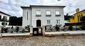 Relax and Explore Lisbon Suites and Rooms - Image 5
