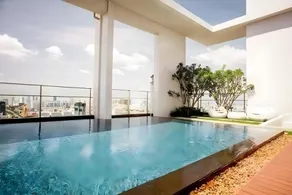 Luxury Apartment near Downtown (Pick-up Service) - Image 3